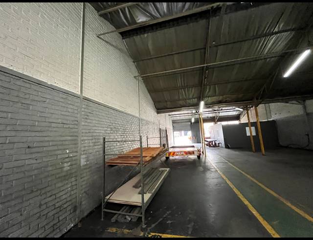 301M² WAREHOUSE FOR SALE IN ISANDO
